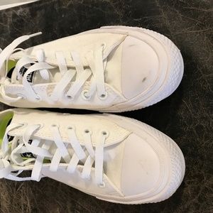 Converse Chuck Taylor White Canvas Sneakers 7.5